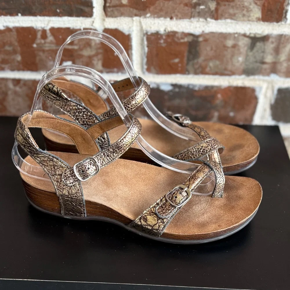 SAS Pampa Fantasia Metallic Toe Loop Sandals Strappy Two Buckles Size 9 - Picture 2 of 15